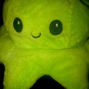 I’m selling a cute octopus u can show people how u feel with this!! It changes!!